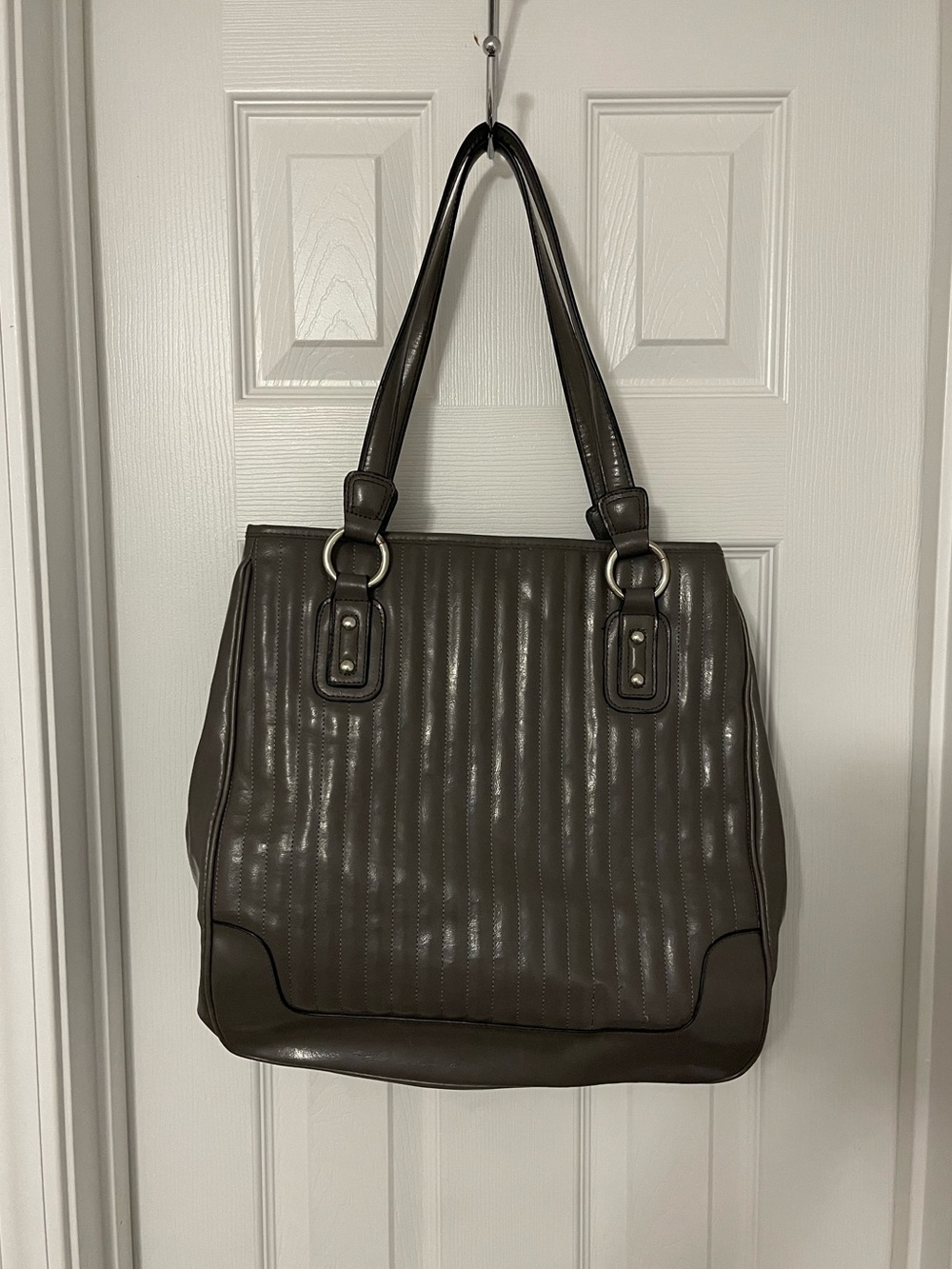 Kristin Davis Gray Vertical Quilted Carryall Tote - Large